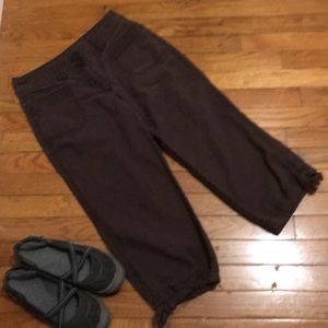 H&M’s brown capris